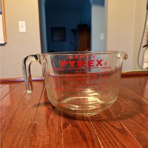 Vintage Pyrex 8 Cup 64 oz Measuring Cup